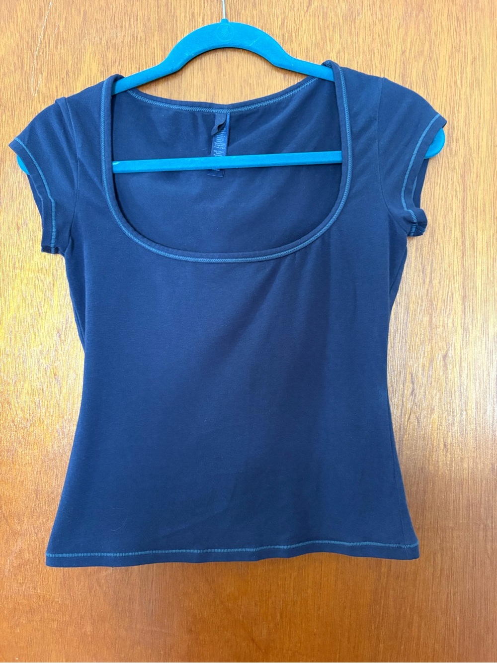 Medium SKIMS Navy Jersey Scoop Neck Short Sleeve Shirt - Picture 2 of 10
